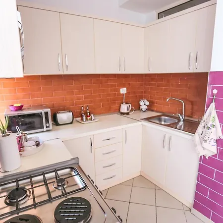 Views - Comfy & Spacious شقة تيرانا