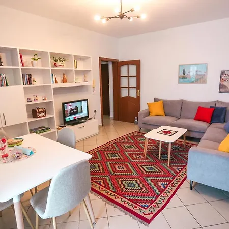 Views - Comfy & Spacious Apartamento *