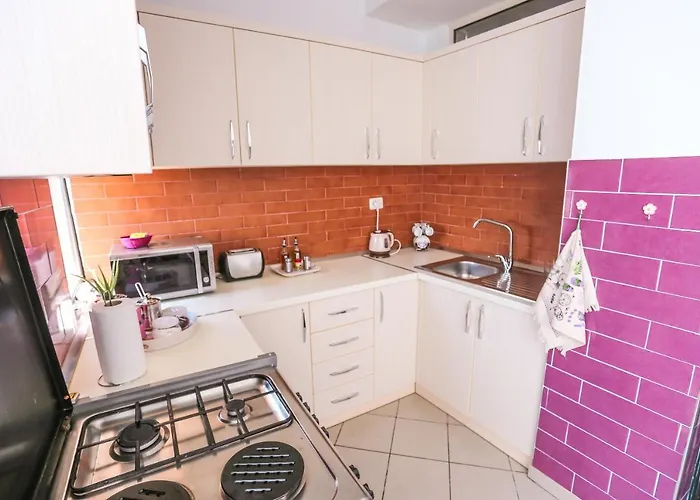 Views - Comfy & Spacious Apartamento Tirana