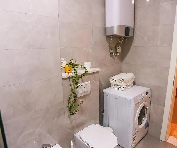 Views - Comfy & Spacious Tirana