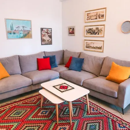 Views - Comfy & Spacious Tirana