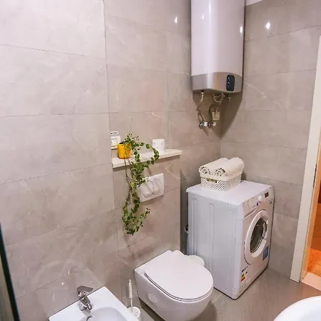 Views - Comfy & Spacious Tiran