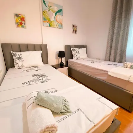 Views - Comfy & Spacious Daire