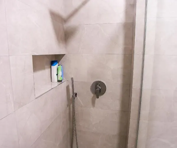 Views - Comfy & Spacious ティラナ